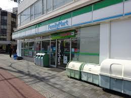 コンビニ　ファミリーマート 東淀川駅前店（コンビニ）まで152m