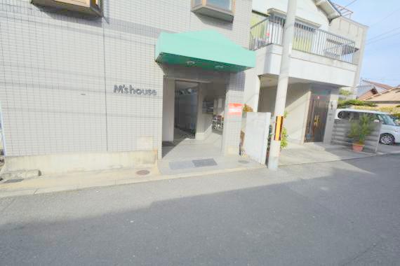エントランス　綺麗なエントランスです。