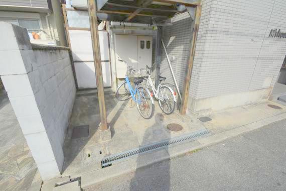 駐車場　あなたの大事な自転車も安心してとめることができますね。