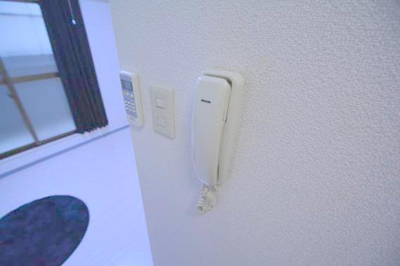 セキュリティ　インターホンで突然の来訪者を事前にチェック