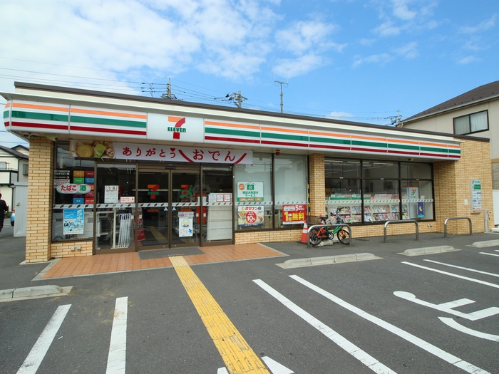 コンビニ　セブンイレブン（コンビニ）まで590m