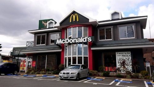 飲食店　マクドナルド 緑地北店（飲食店）まで648m