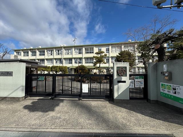 小学校　津田小学校（小学校）まで1328m