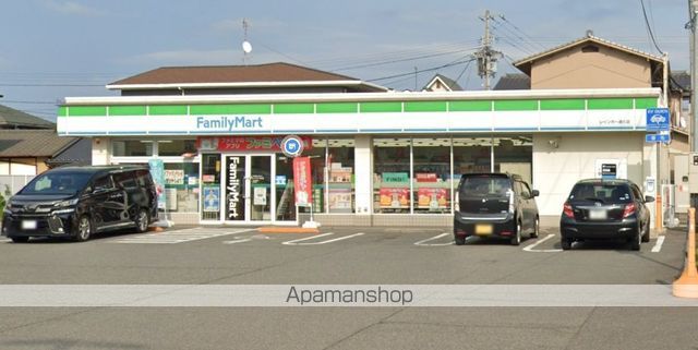 コンビニ　ファミリーマート（コンビニ）まで393m