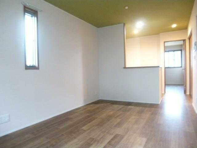 居室・リビング　※同間取り別部屋参考写真（募集部屋は中部屋になります）