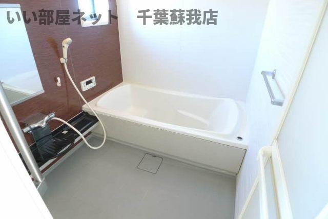 バス・シャワールーム　コンパクトで使いやすいお風呂です