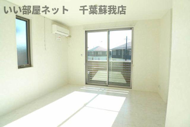 その他部屋・スペース　開放的な寝室です