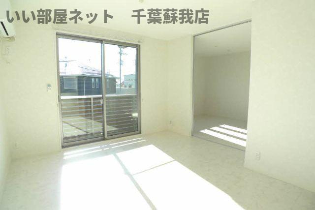 居室・リビング　個人の部屋や寝室として使える洋室です