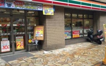 コンビニ　セブンイレブン文京小石川1丁目店（コンビニ）まで213m