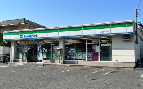 コンビニ　ファミリーマート 柴崎町六丁目店（コンビニ）まで411m