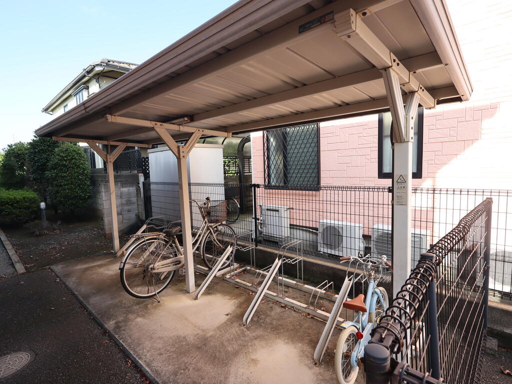 その他　屋根付き駐輪場