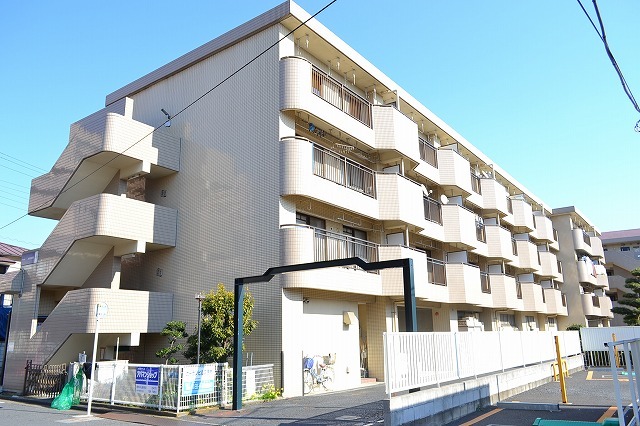 建物外観　駅近物件！近隣にお店も多いです♪