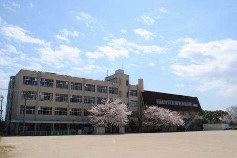 高校・高専　兵庫県立　川西高等学校（高校・高専）まで619m