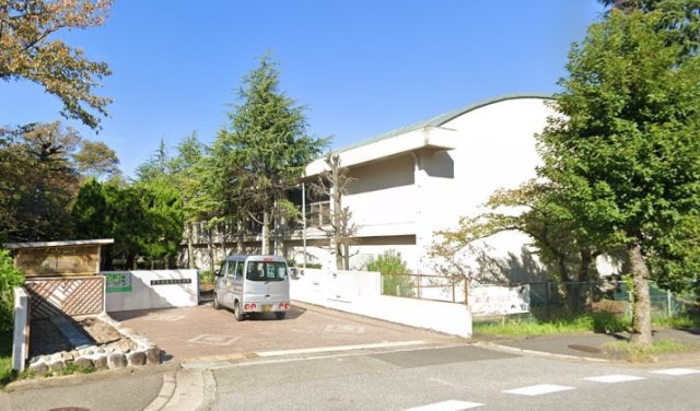 小学校　豊中市立北丘小学校（小学校）まで737m
