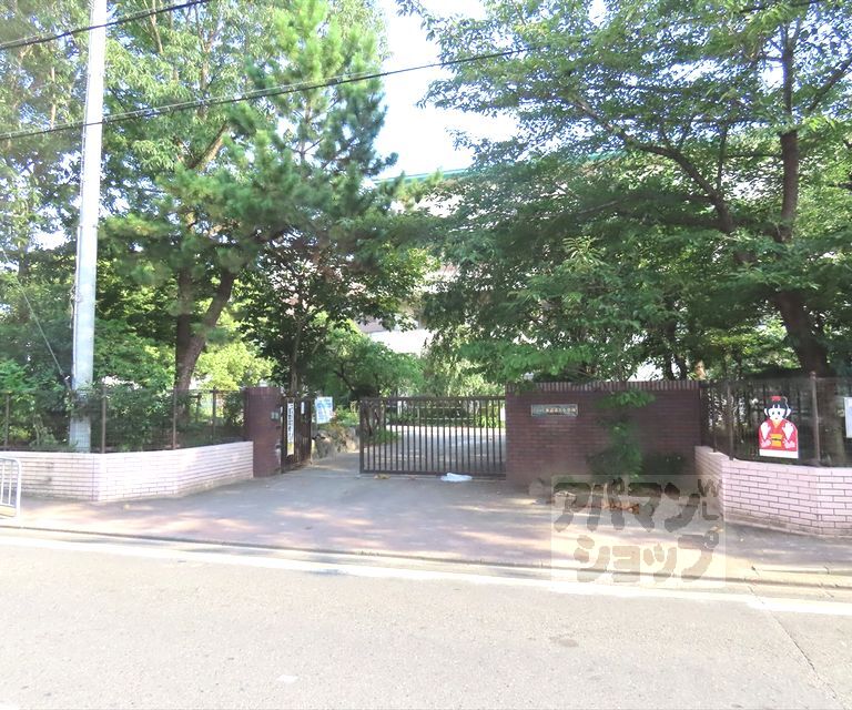 小学校　朱雀第三小学校（小学校）まで400m