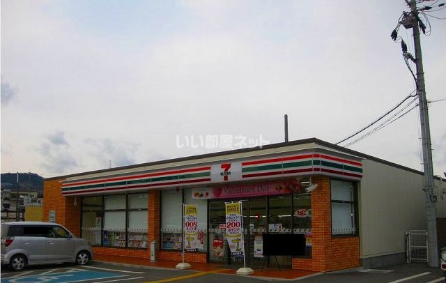 コンビニ　セブンイレブン　前田店（コンビニ）まで724m