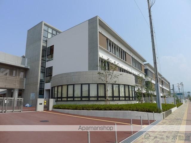 中学校　余土中学校（中学校）まで483m