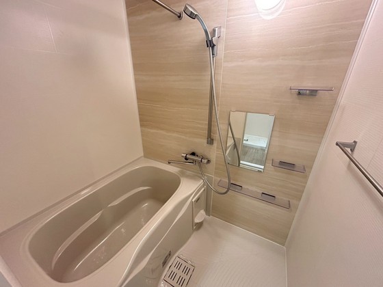 バス・シャワールーム　※別部屋の写真です