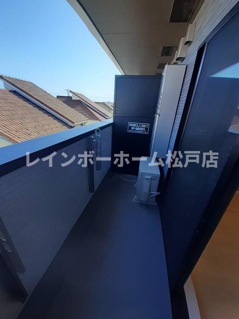 バルコニー　陽当たり良好なバルコニーです