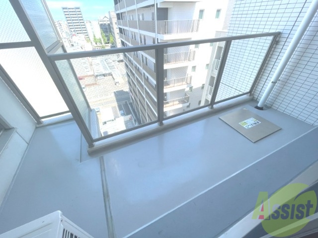 バルコニー　バルコニーは幅もしっかりあって洗濯物がはかどりそうですね。