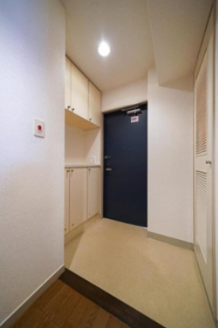 玄関　写真は同タイプ住居です。