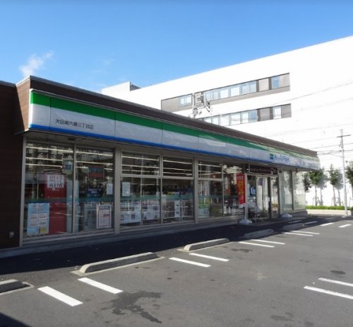 コンビニ　ファミリーマート 大田南六郷三丁目店（コンビニ）まで516m