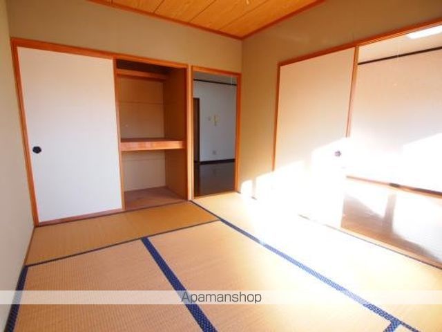 メゾンドアルファIIの居間写真