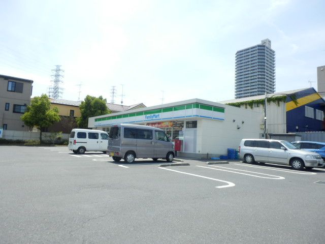 コンビニ　ファミリーマート戸田全農通り店（コンビニ）まで700m