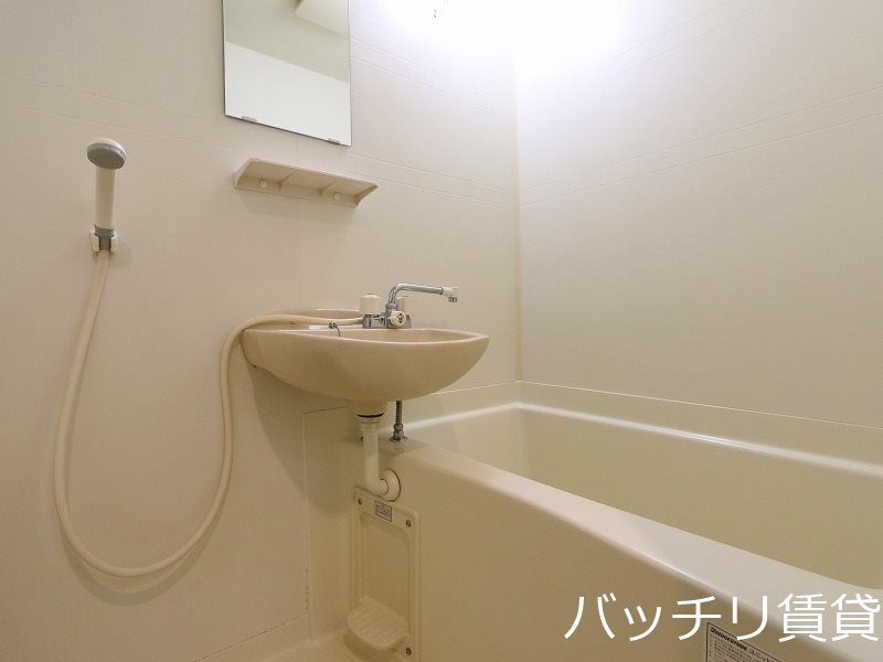 洗面設備　同型タイプの為、現状を優先致します。