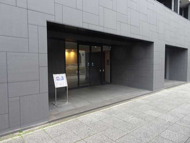 エントランス　グランド・ガーラ桜木町駅前