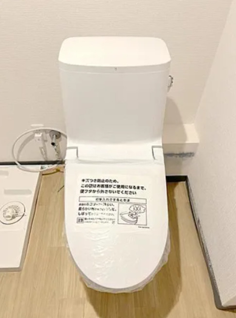 トイレ　落ち着いた色調のトイレです
