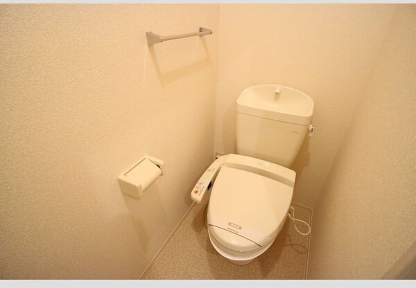 ＪＲ山陽本線 垂水駅 徒歩9分 2階建 築19年のトイレ写真