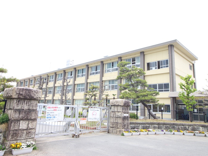 小学校　奥小学校（小学校）まで500m