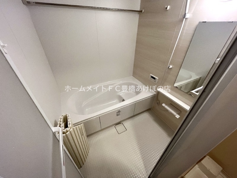 バス・シャワールーム　同型別部屋写真（反転）