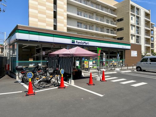 コンビニ　ファミリーマート 板橋加賀二丁目店（コンビニ）まで455m