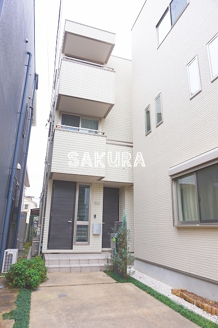 エントランス　お洒落な建物デザイン♪