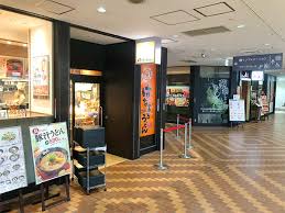 飲食店　はなまるうどん 東京イースト21店（飲食店）まで386m