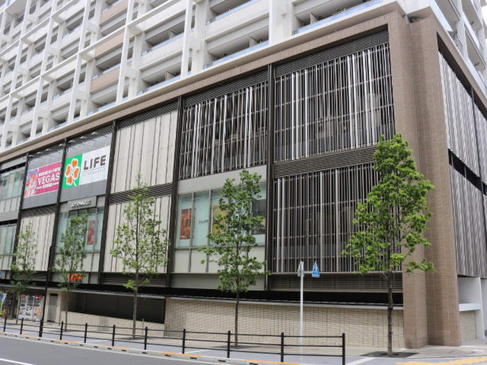 スーパー　ライフ京急蒲田駅前店（スーパー）まで175m