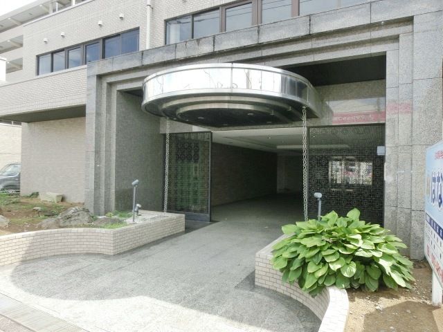 エントランス　きれいなエントランスですね。