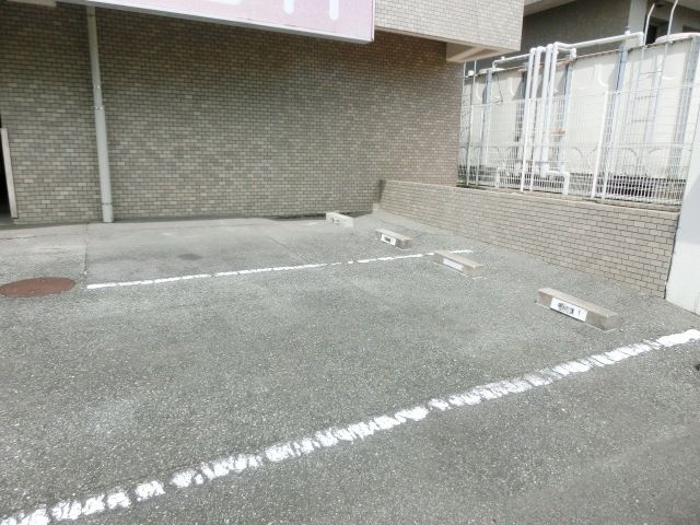 駐車場　敷地内駐車場ございます。