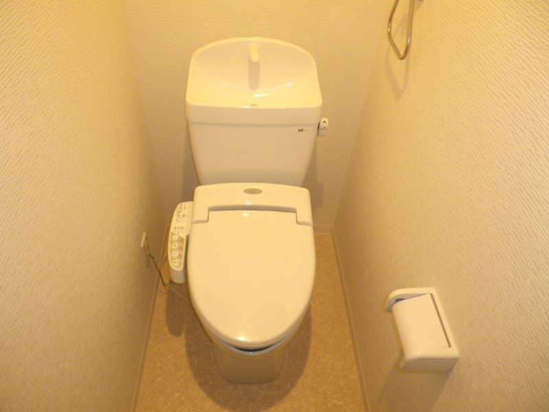 トイレ　ウォシュレット付き