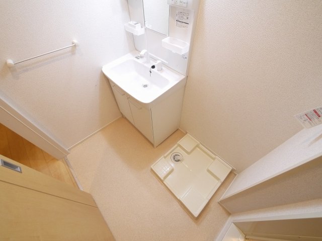 洗面設備　コンパクトで使いやすい洗面所