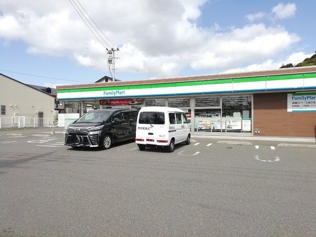 コンビニ　ファミリーマート（コンビニ）まで300m