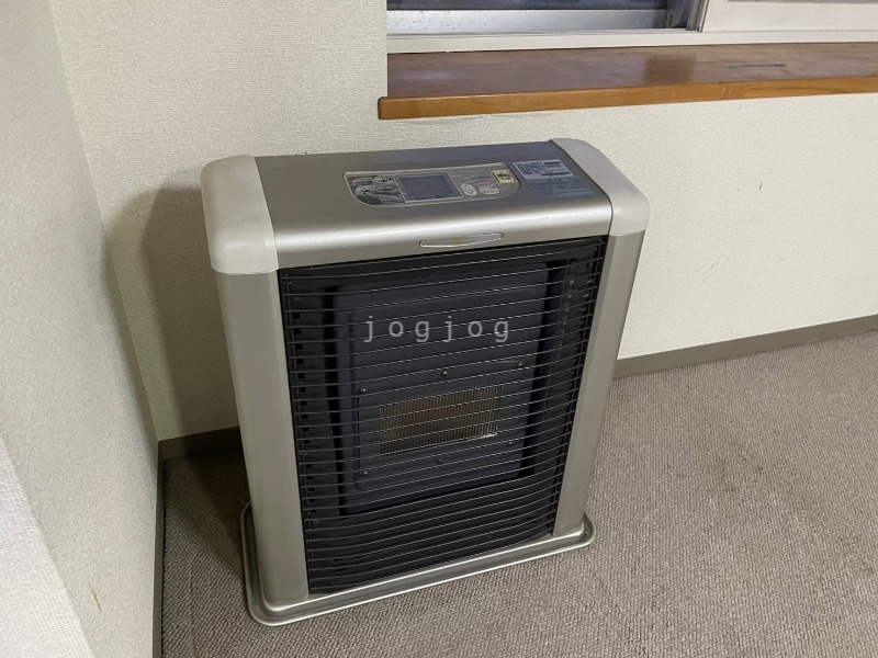 その他設備　冬はあったか石油ストーブです。