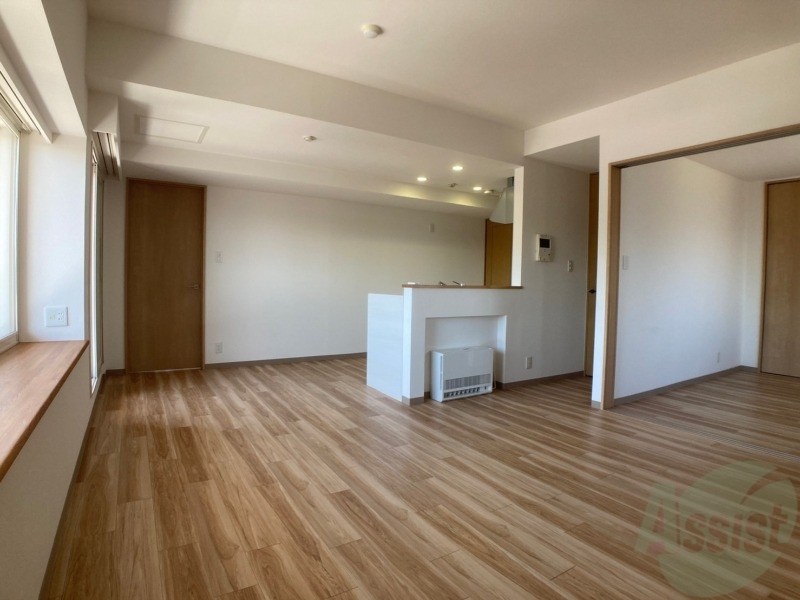 居室・リビング　広くてキレイなお部屋が広がっていて、充実した生活が送れそう。