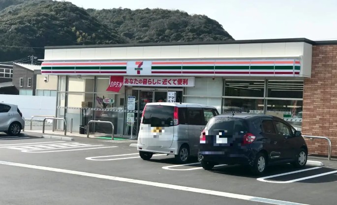 コンビニ　セブンイレブン山口維新公園店（コンビニ）まで356m