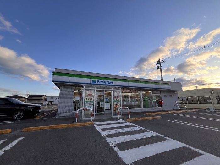 コンビニ　ファミリーマート 宮城亘理店（コンビニ）まで700m