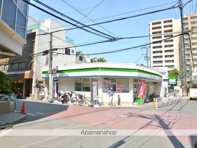 コンビニ　ファミリーマート（コンビニ）まで216m