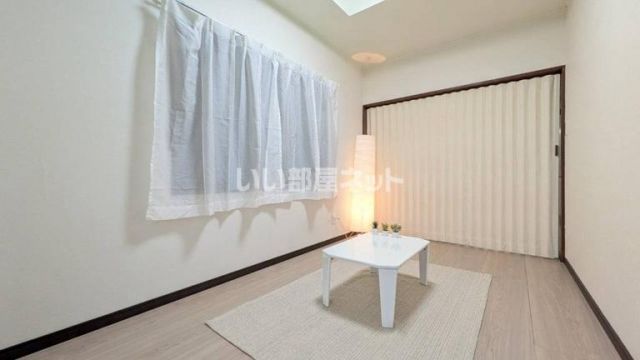 一宮市浅井町貸戸建の居間写真