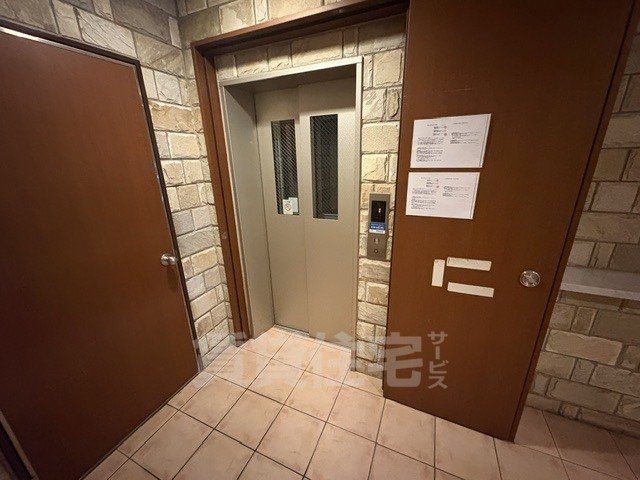 地下鉄千日前線 西長堀駅 徒歩5分 10階建 築22年の外観写真